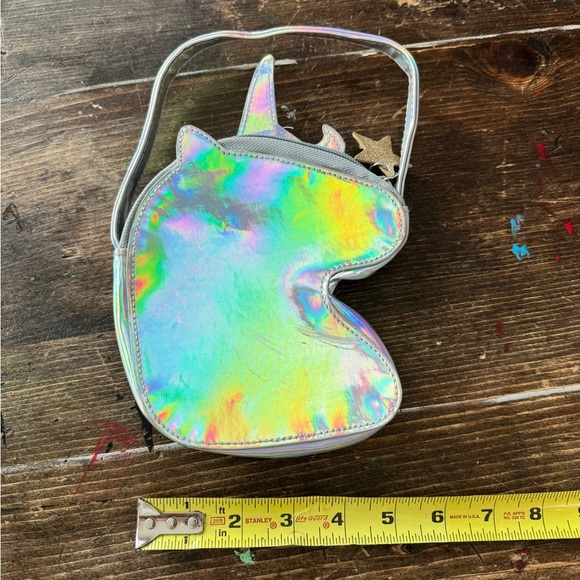 Cute little metallic unicorn purse!NWOT purchased 4 a movie prop but wasn’t used - Picture 3 of 6